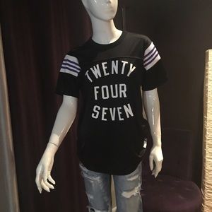 Adidas Black Shirt
•Unisex L